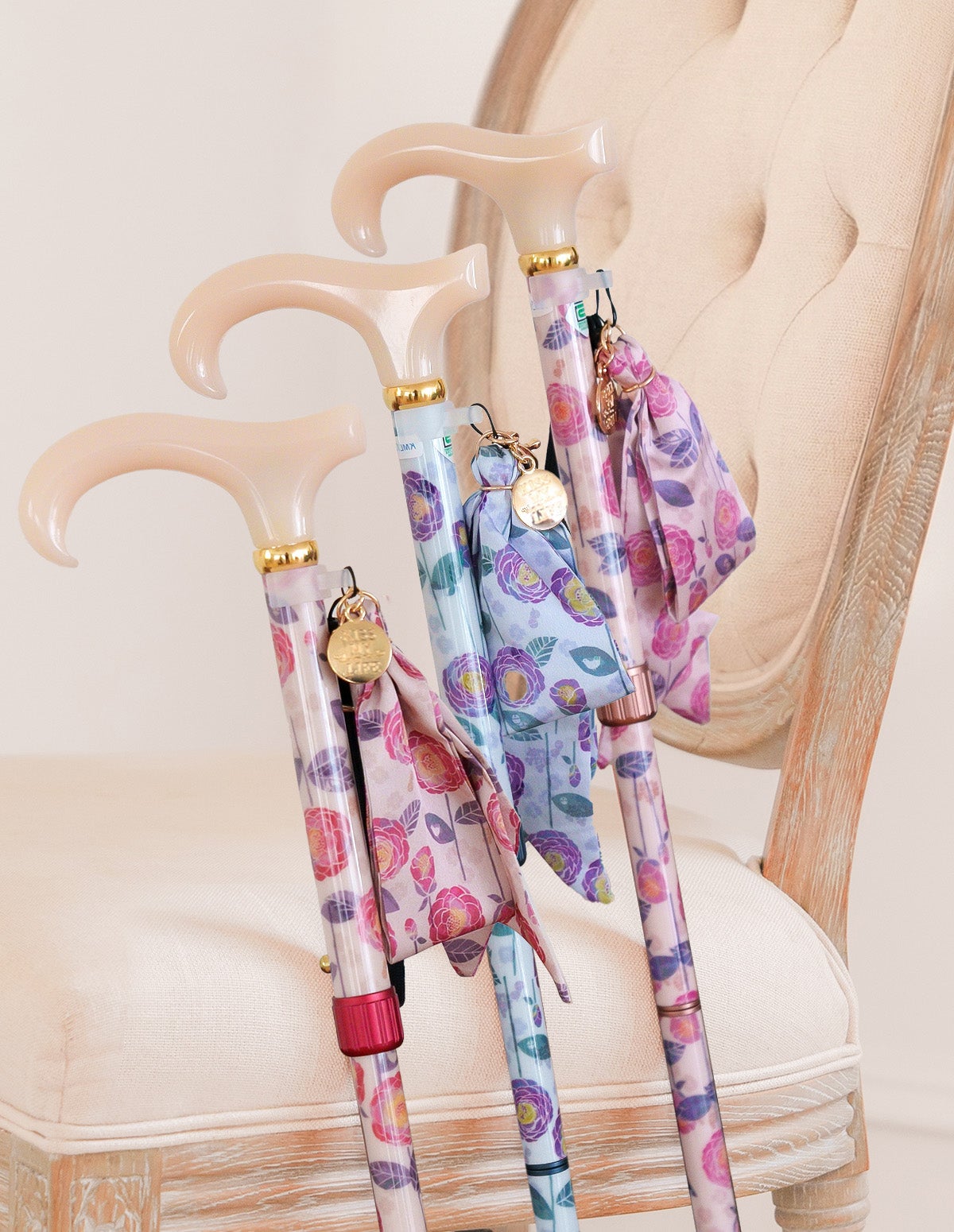 折りたたみ杖　おしゃれ杖 (金子みすゞコラボ杖） -BONBON STICK- 金子みすゞ 『山茶花』折りたたみ方