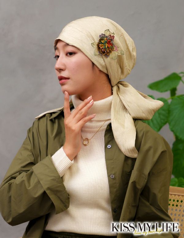 医療用帽子　オードリー　ブローチ付き　クリンクル素材